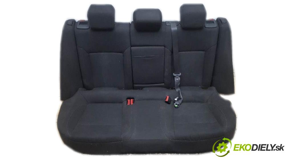 OPEL INSIGNIA   2011 118kw   1956 Sedadlo zad  (Sedačky, sedadlá)