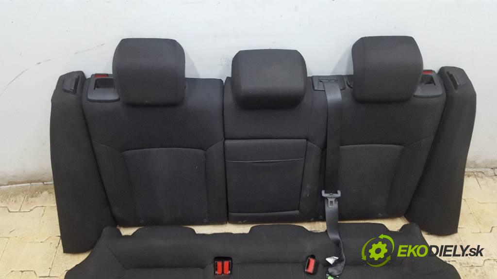 OPEL INSIGNIA   2011 118kw   1956 Sedadlo zad  (Sedačky, sedadlá)