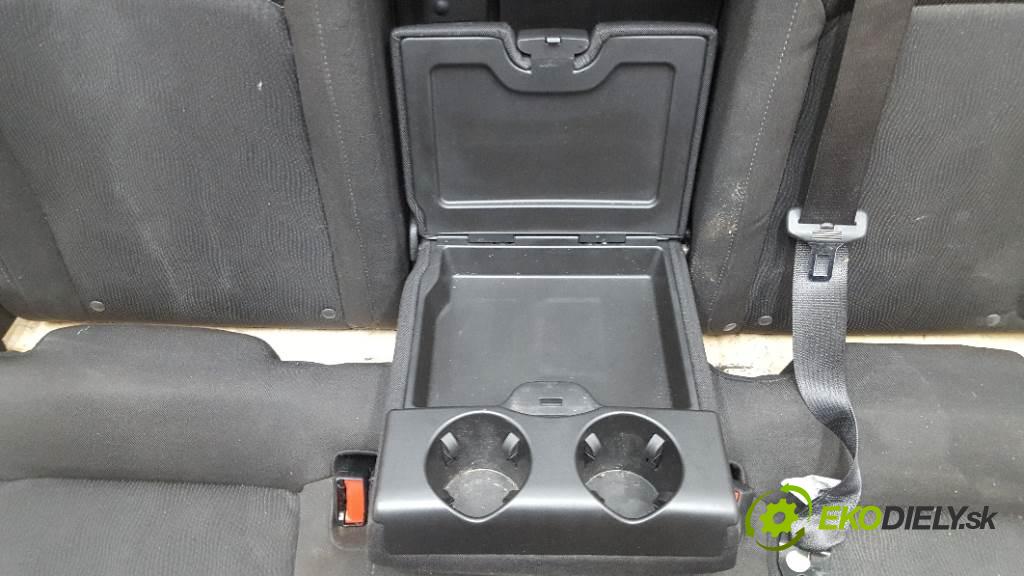 OPEL INSIGNIA   2011 118kw   1956 Sedadlo zad  (Sedačky, sedadlá)