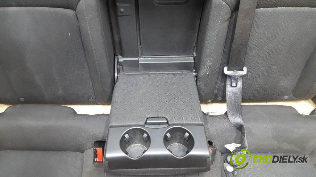 OPEL INSIGNIA   2011 118kw   1956 Sedadlo zad  (Sedačky, sedadlá)