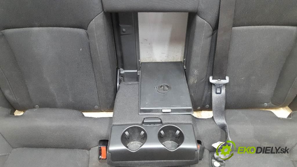 OPEL INSIGNIA   2011 118kw   1956 Sedadlo zad  (Sedačky, sedadlá)
