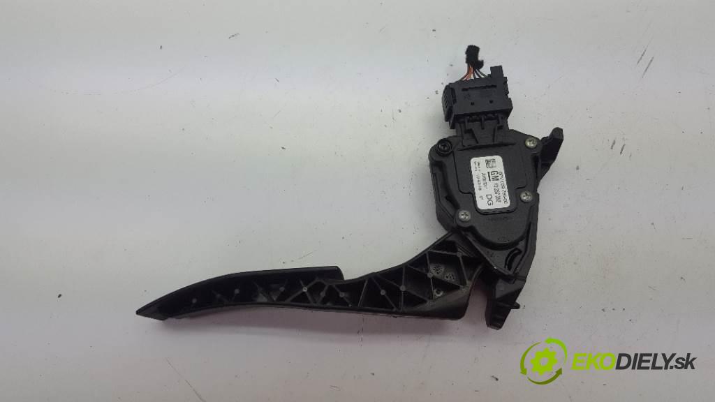 OPEL INSIGNIA   2011 118kw   1956 Potenciometer plynového pedálu 13237352 6PIN (Pedále)