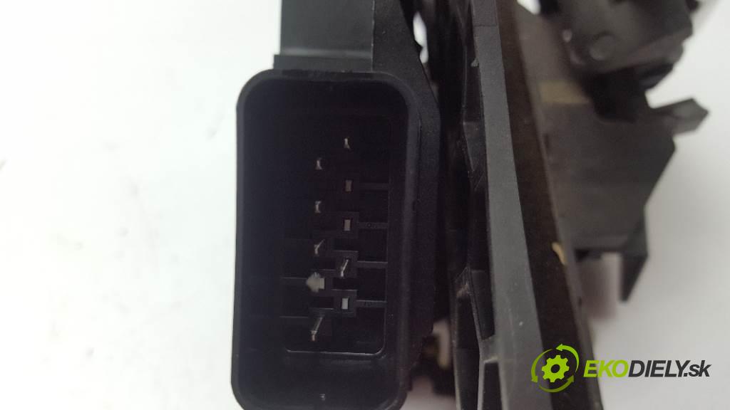 VOLVO V50   2009 136 kW   1997 zámok zad ľavy 30799324 6PIN