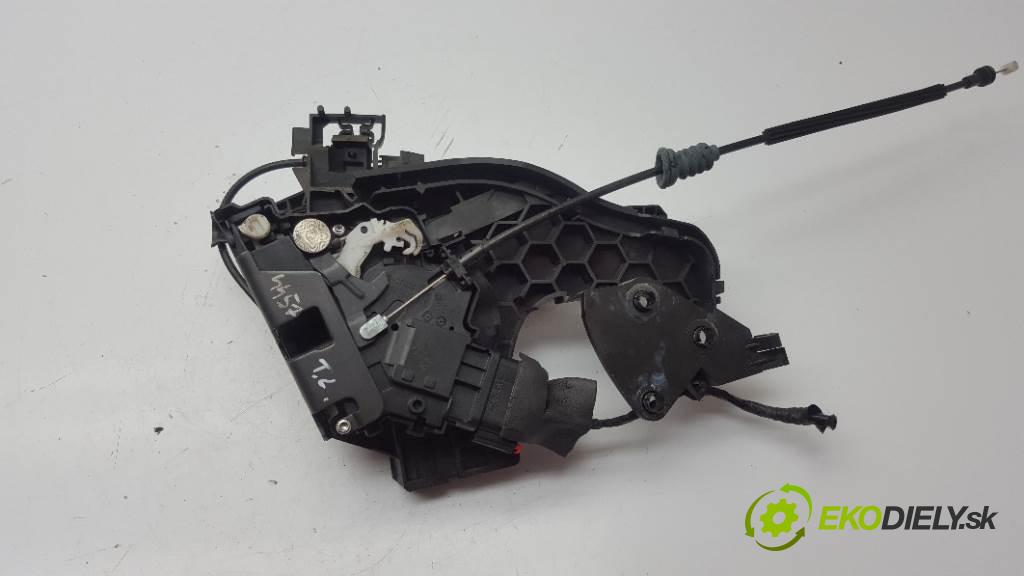VOLVO V50   2009 136 kW   1997 zámok zad ľavy 30799324 6PIN