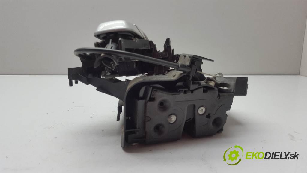 VOLVO V50   2009 136 kW   1997 zámok zadní část pravý 30799316 6PIN