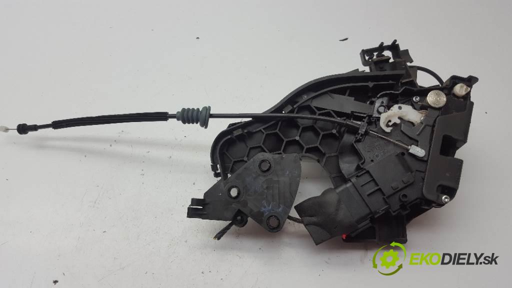 VOLVO V50   2009 136 kW   1997 zámok zadní část pravý 30799316 6PIN