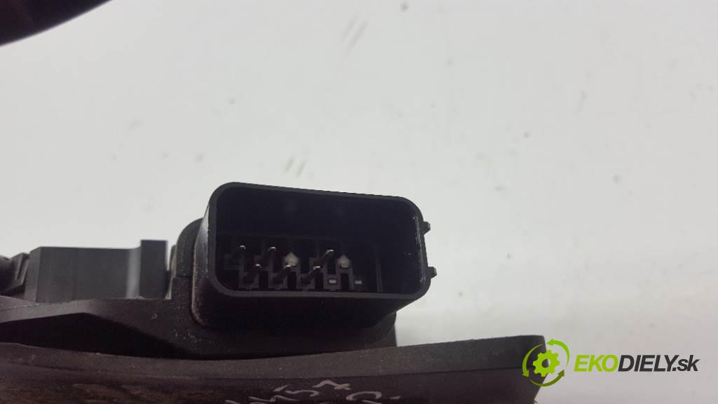 VOLVO V50   2009 136 kW   1997 zámok zadní část pravý 30799316 6PIN