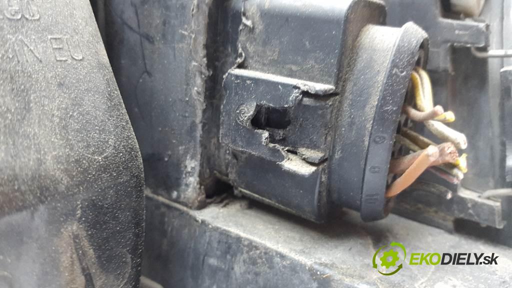 AUDI A4 B6  2022 131 kW B6  1896 Svetlomet pravy 8E0941004F (Pravé)