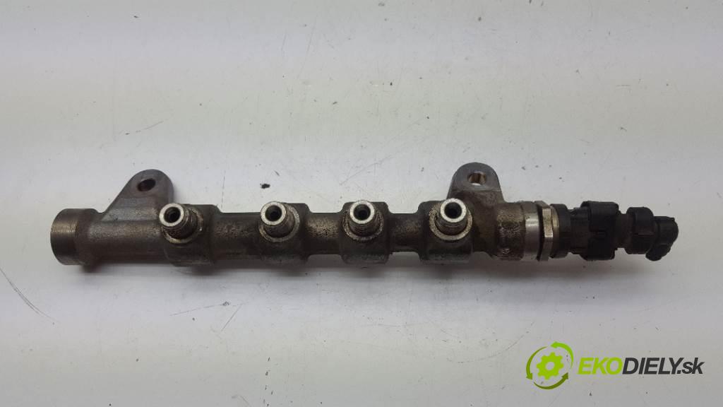 OPEL INSIGNIA   2011 118kw   1956 Lišta vstrekovacia 0445214221 (Vstrekovacie lišty)