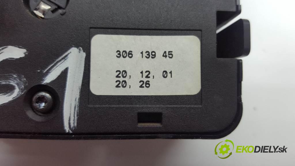 VOLVO V 40 I 2002 90kw I 1783 Prepínač svetiel 30613945 (Prepínače, spínače, tlačidlá a ovládače kúrenia)