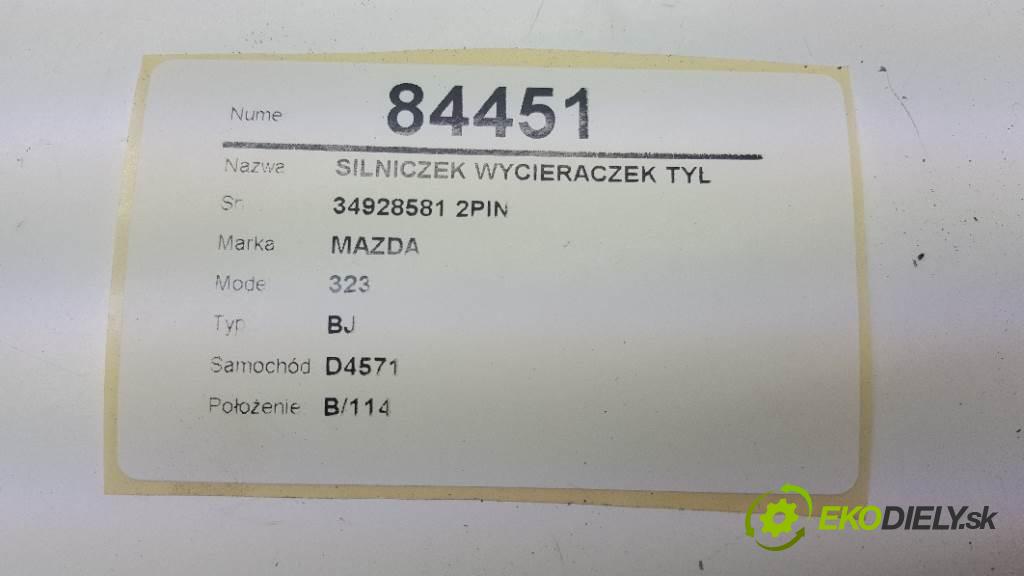 MAZDA 323 BJ 2002 72kw BJ 1598 motorek stěračů zadní část 34928581 2PIN