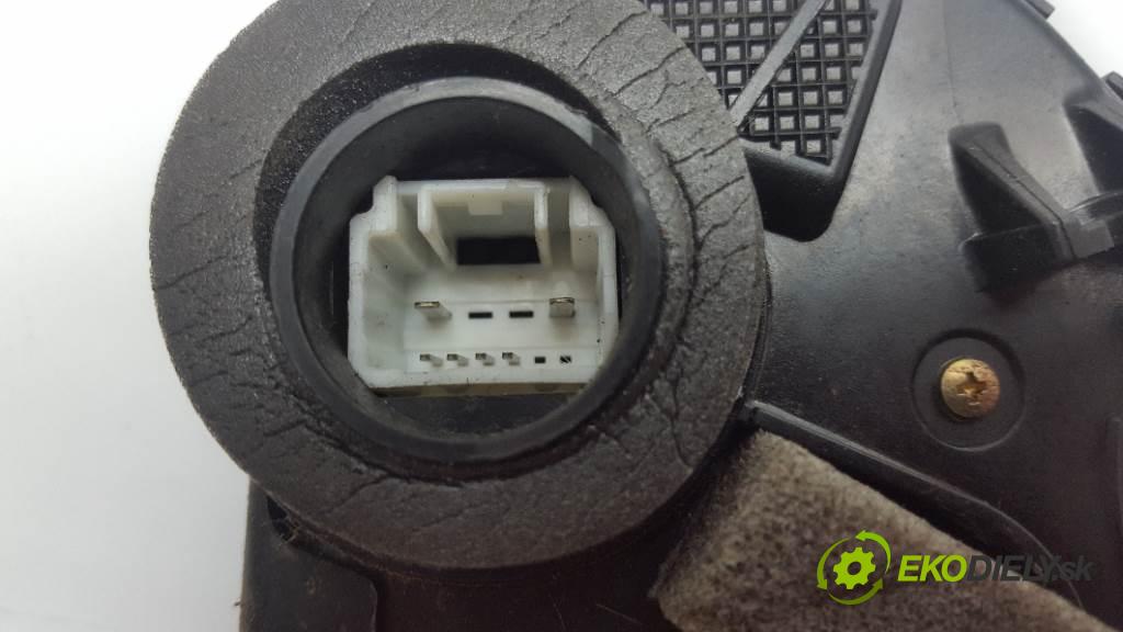 TOYOTA COROLLA VERSO II 2005 100kw II 2231 zámok přední část levý 6 PIN