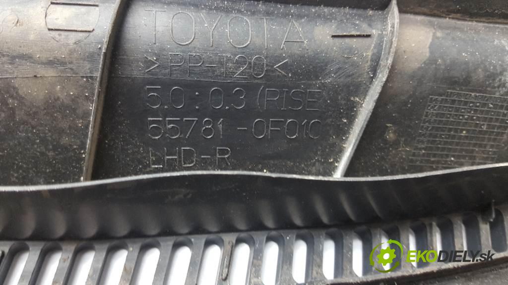 TOYOTA COROLLA VERSO II 2005 100kw II 2231 Torpédo, plast pod čelné okno 55782-0F010 (Torpéda)