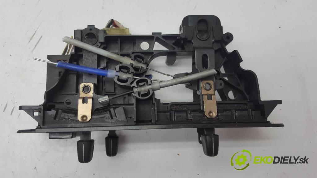 TOYOTA RAV4  1998 94kW    1998 Panel ovládania kúrenia  (Prepínače, spínače, tlačidlá a ovládače kúrenia)