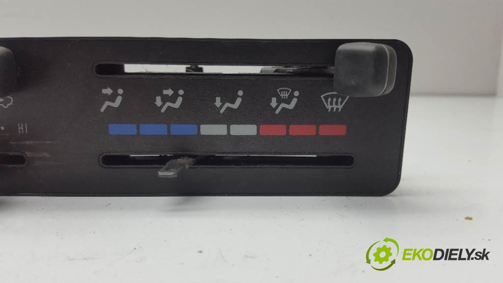 TOYOTA RAV4  1998 94kW    1998 Panel ovládania kúrenia  (Prepínače, spínače, tlačidlá a ovládače kúrenia)