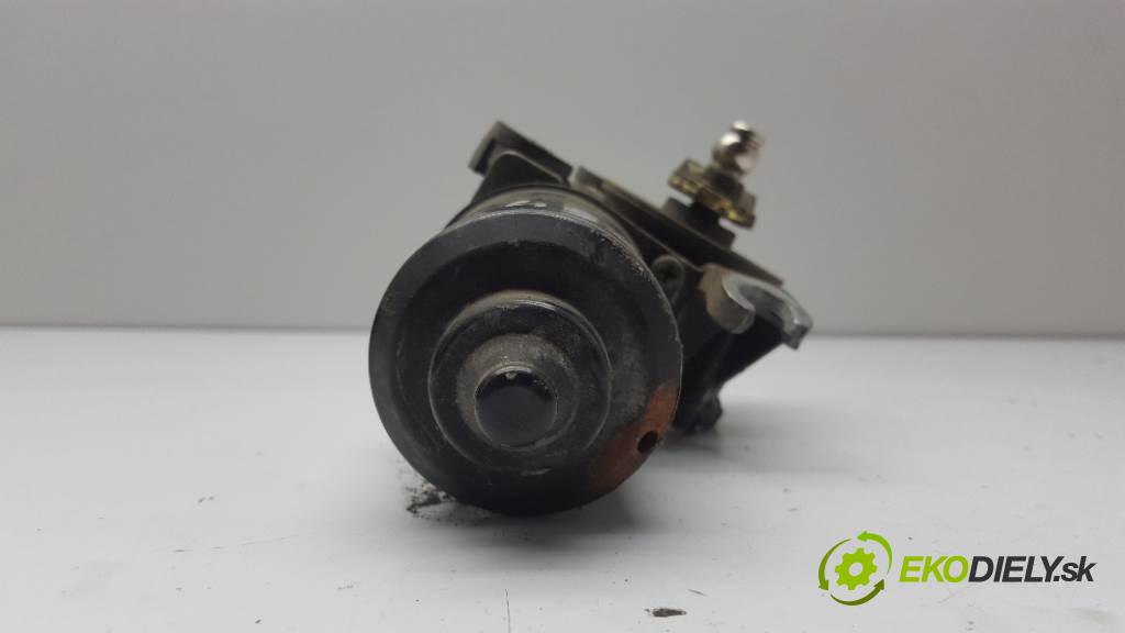 TOYOTA RAV4  1998 94kW    1998 Motorček stieračov predný 5 PIN (Motorčeky stieračov predné)