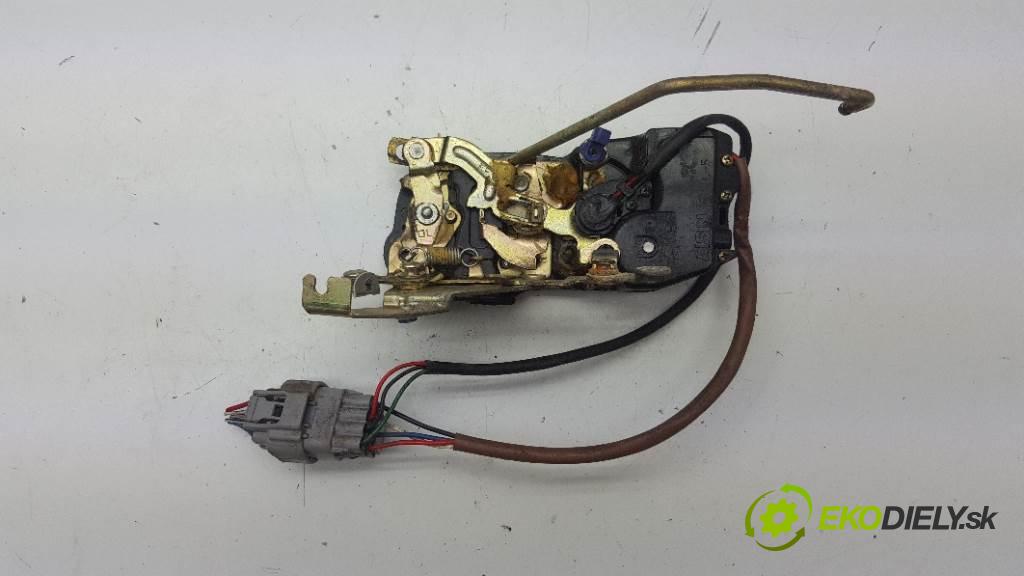 TOYOTA RAV4  1998 94kW   1998 zámok přední část levý 7 PIN