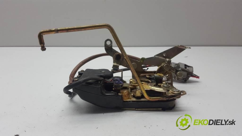 TOYOTA RAV4  1998 94kW   1998 zámok přední část levý 7 PIN