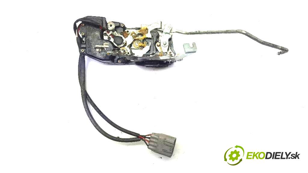 TOYOTA RAV4  1998 94kW    1998 zámok přední část pravý 7 PIN