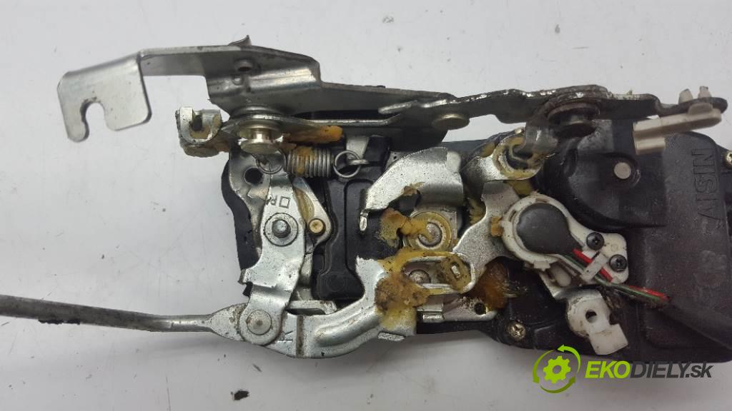 TOYOTA RAV4  1998 94kW    1998 zámok přední část pravý 7 PIN