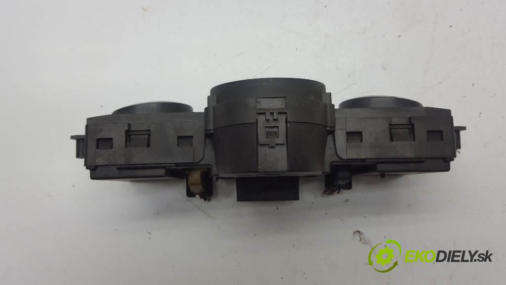 RENAULT MEGANE SCENIC  2006 99kW    1998 Panel ovládania kúrenia 8200501461 (Prepínače, spínače, tlačidlá a ovládače kúrenia)