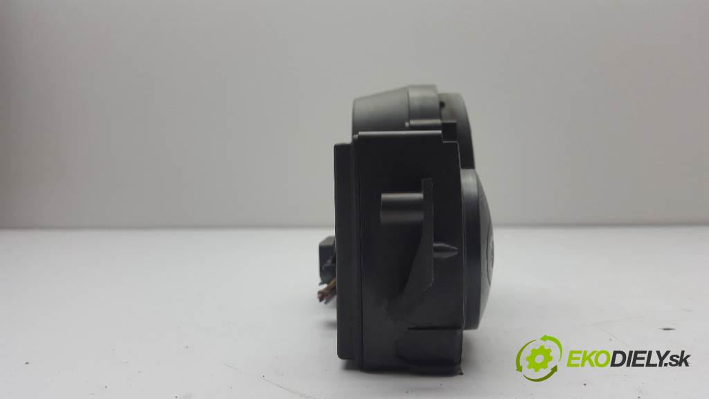 RENAULT MEGANE SCENIC  2006 99kW    1998 Panel ovládania kúrenia 8200501461 (Prepínače, spínače, tlačidlá a ovládače kúrenia)