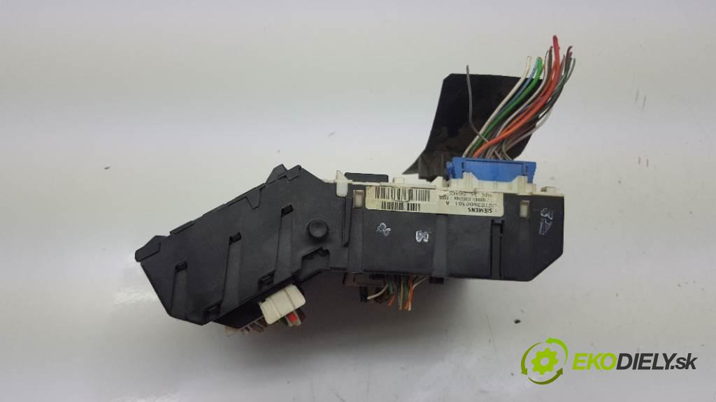 RENAULT MEGANE SCENIC  2006 99kW    1998 Modul BSI 7703297786 (Poistkové skrinky)