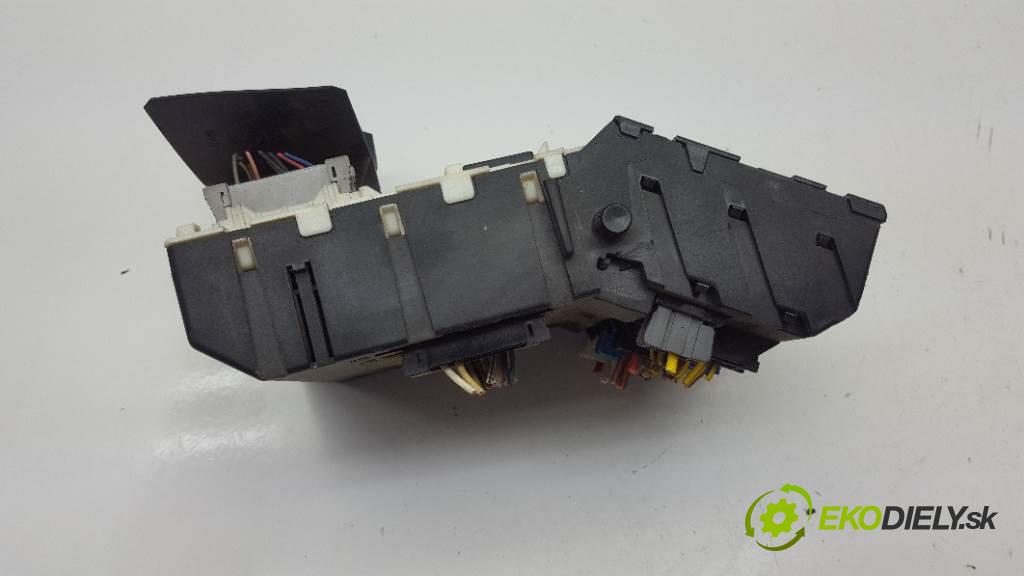 RENAULT MEGANE SCENIC  2006 99kW    1998 Modul BSI 7703297786 (Poistkové skrinky)