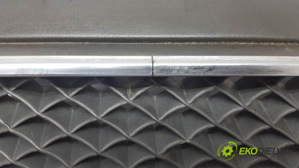 FORD C-MAX I 2006 80kw I 1560 mřížka maska 3M51R8138 (Mřížky (masky) chladičů)