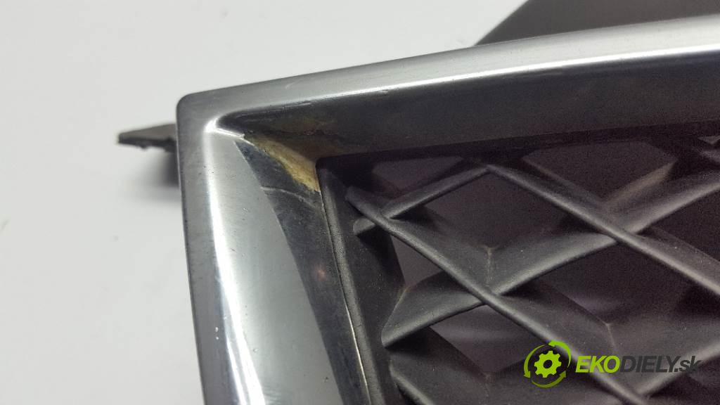 FORD C-MAX I 2006 80kw I 1560 mřížka maska 3M51R8138 (Mřížky (masky) chladičů)