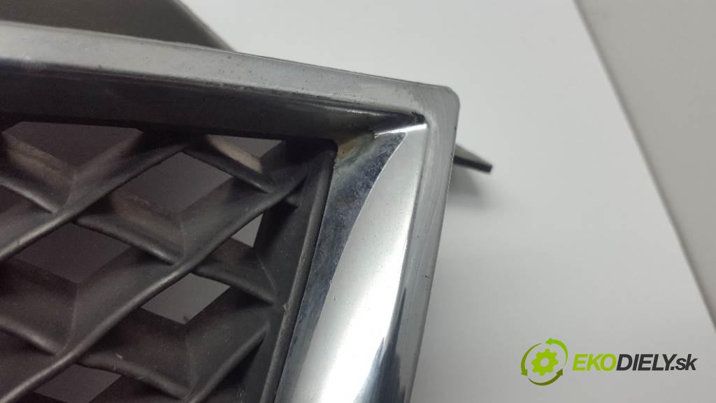 FORD C-MAX I 2006 80kw I 1560 mřížka maska 3M51R8138 (Mřížky (masky) chladičů)