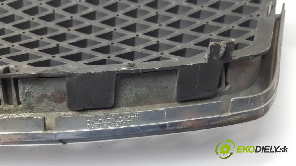 FORD C-MAX I 2006 80kw I 1560 mřížka maska 3M51R8138 (Mřížky (masky) chladičů)