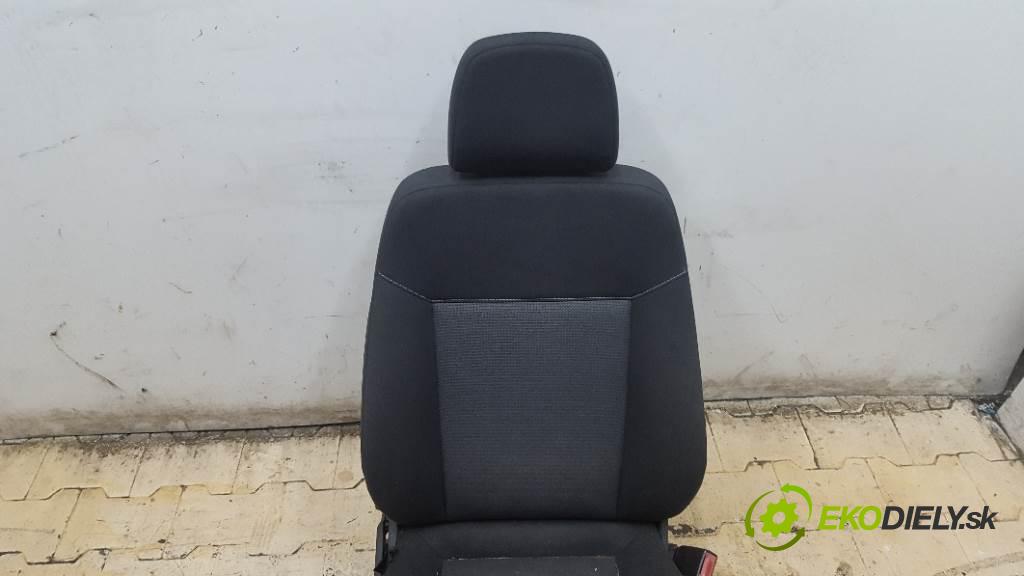 OPEL ZAFIRA B 2007 88kW B 1910 Sedadlo pravy  (Sedačky, sedadlá)