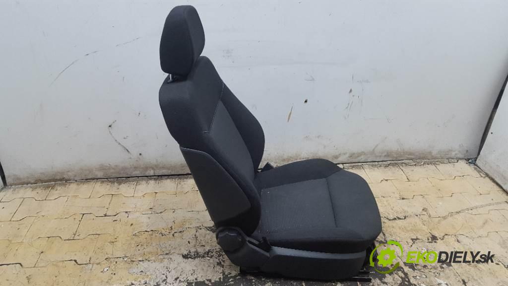 OPEL ZAFIRA B 2007 88kW B 1910 Sedadlo pravy  (Sedačky, sedadlá)