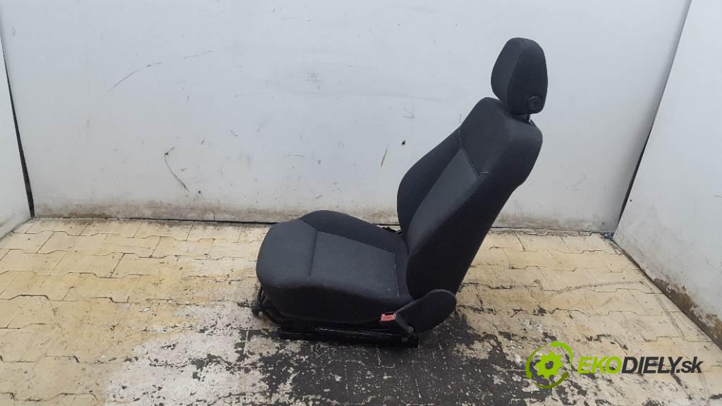 OPEL ZAFIRA B 2007 88kW B 1910 Sedadlo pravy  (Sedačky, sedadlá)