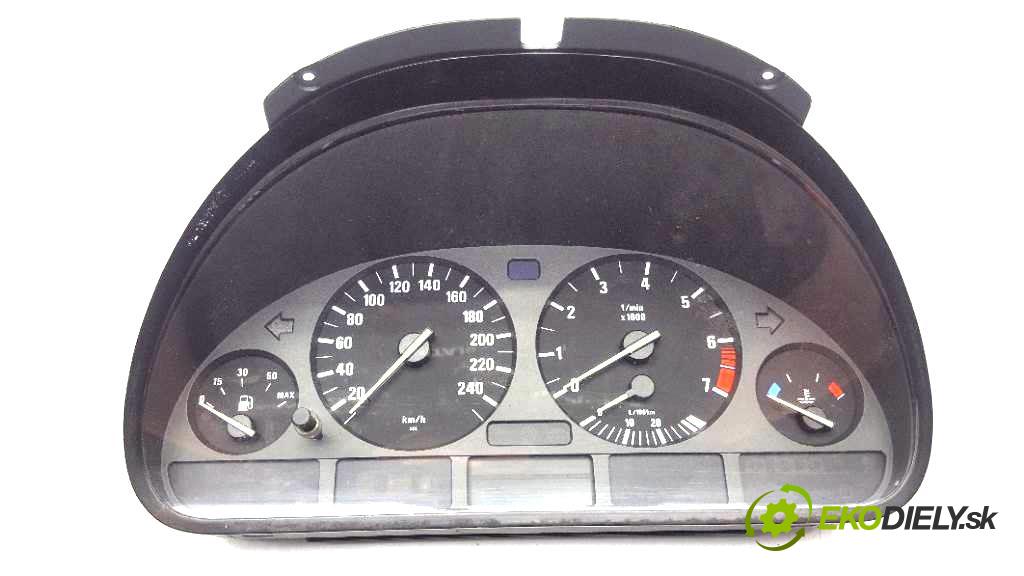 BMW E39 523 1996 125kw 523 2494 Prístrojovka 110008735 (Prístrojové dosky, displeje)