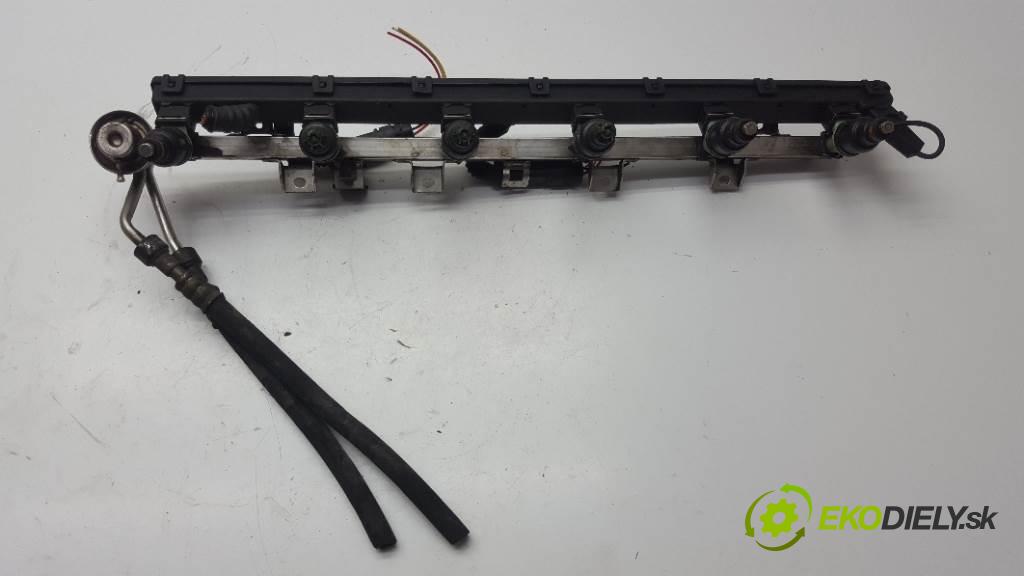 BMW E39 523 1996 125kw 523 2494 Lišta vstrekovacia 280150415 (Vstrekovacie lišty)