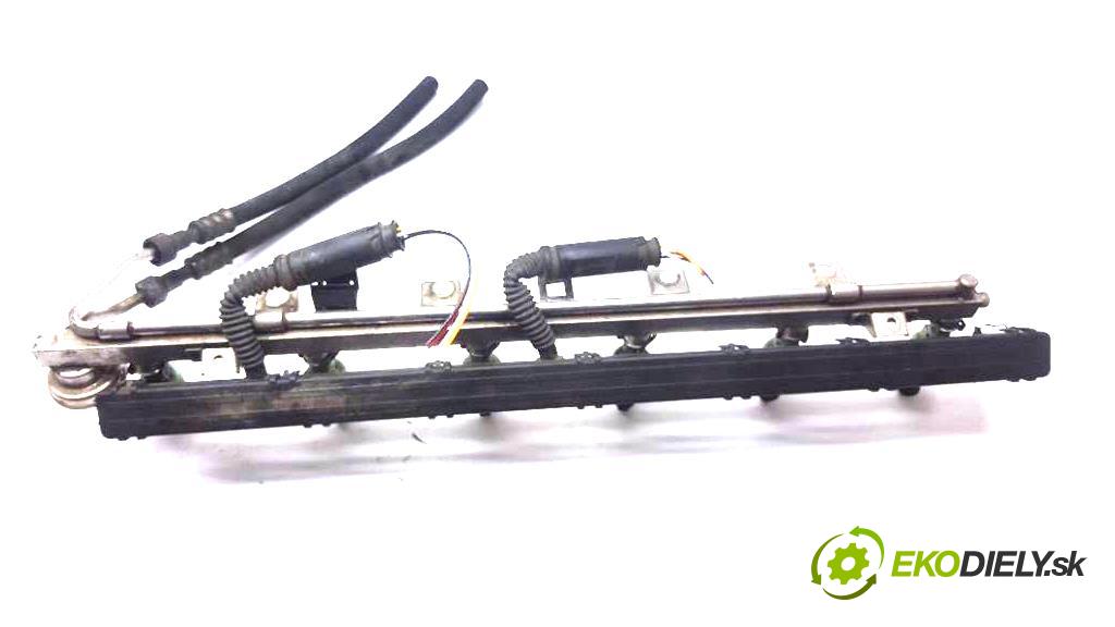 BMW E39 523 1996 125kw 523 2494 Lišta vstrekovacia 280150415 (Vstrekovacie lišty)