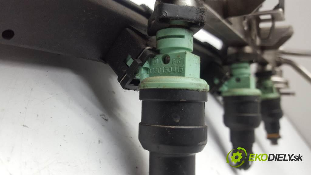 BMW E39 523 1996 125kw 523 2494 Lišta vstrekovacia 280150415 (Vstrekovacie lišty)