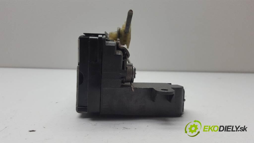 OPEL ZAFIRA B 2007 88kW B 1910 zámok přední část pravý 13210749 4PIN