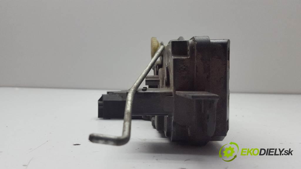 OPEL ZAFIRA B 2007 88kW B 1910 zámok přední část pravý 13210749 4PIN