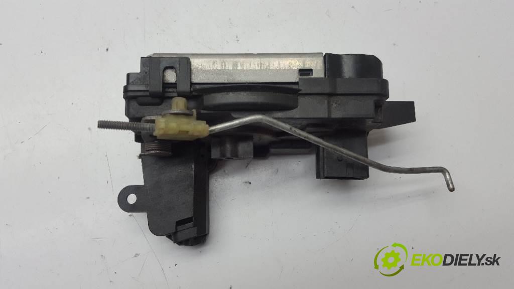OPEL ZAFIRA B 2007 88kW B 1910 zámok přední část pravý 13210749 4PIN