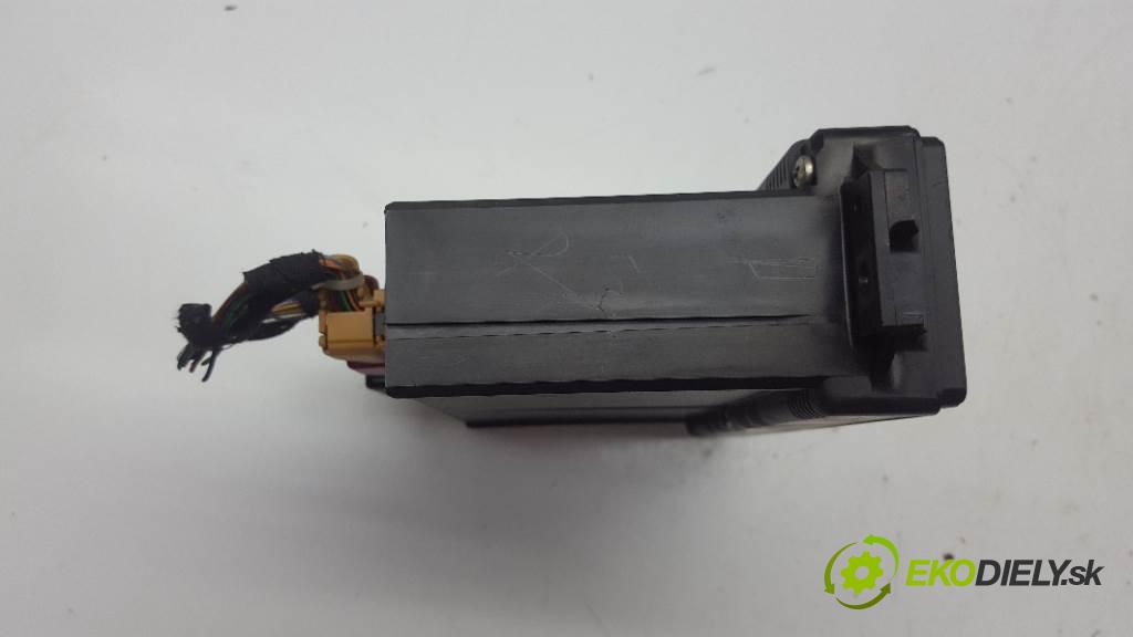 AUDI A3 8L 1999  8L 1.6 Panel ovládania kúrenia 8L0820043D (Prepínače, spínače, tlačidlá a ovládače kúrenia)