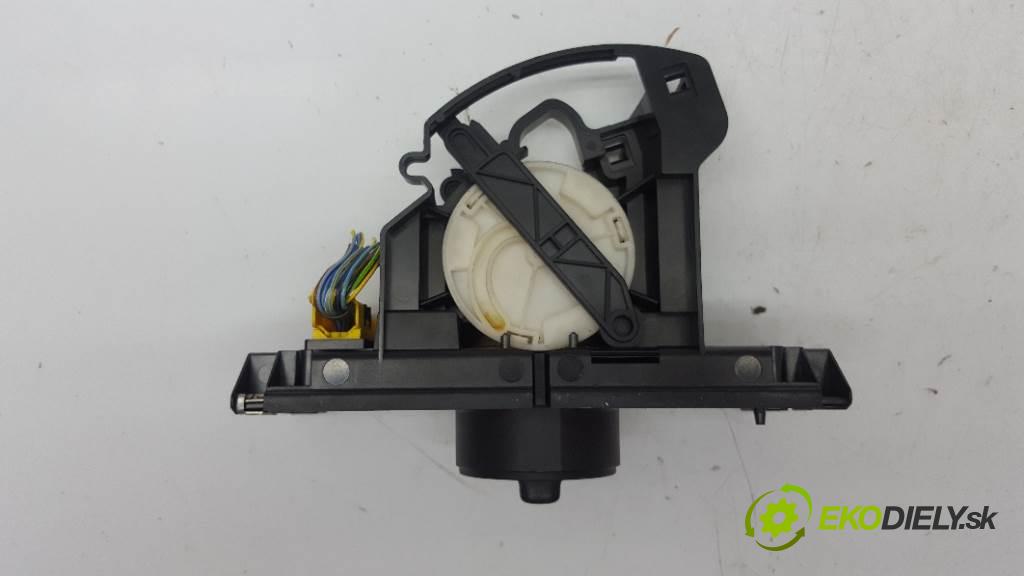 SEAT IBIZA II        Panel ovládania kúrenia 6K0819045C (Prepínače, spínače, tlačidlá a ovládače kúrenia)
