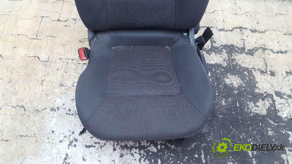 OPEL SIGNUM   2005 110kw   1910 Sedadlo ľavy  (Sedačky, sedadlá)