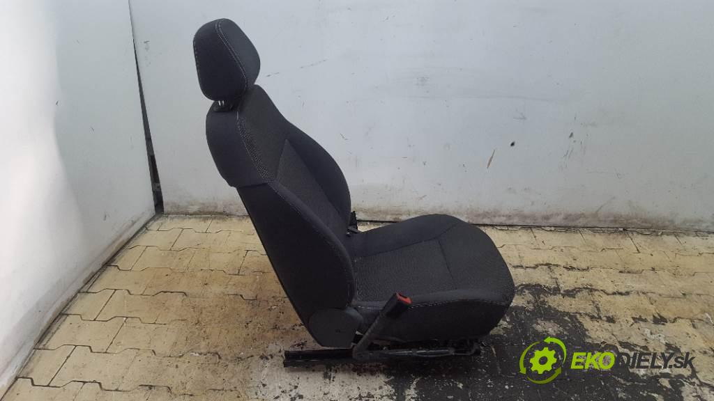 OPEL SIGNUM   2005 110kw   1910 Sedadlo ľavy  (Sedačky, sedadlá)