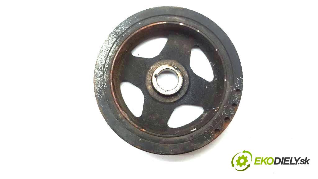 TOYOTA YARIS  2006 66 kW    1364 kolo kolová hřídele