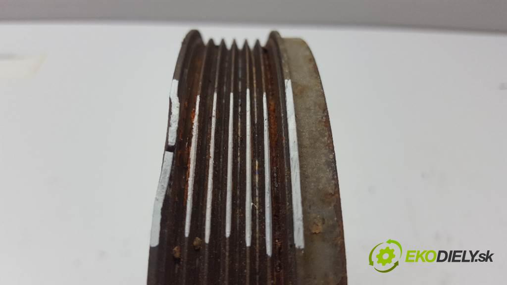 TOYOTA YARIS  2006 66 kW    1364 kolo kolová hřídele