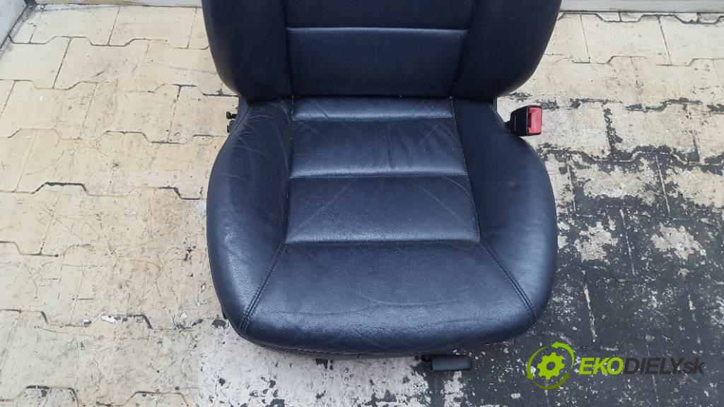 AUDI A6  2003 96kW    1900 Sedadlo pravy  (Sedačky, sedadlá)