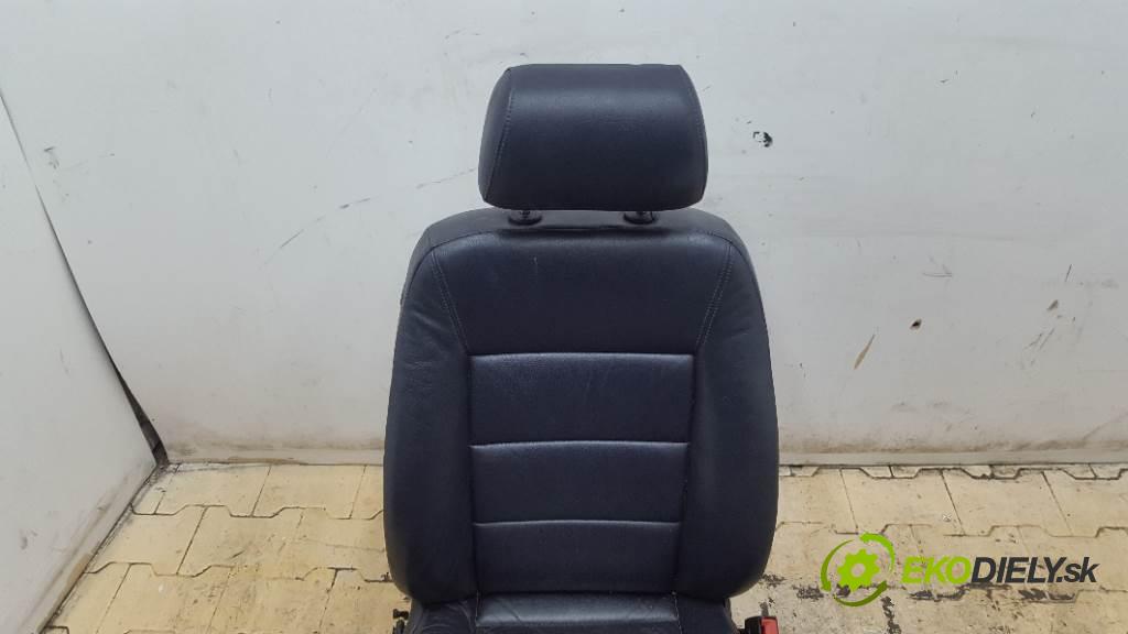 AUDI A6  2003 96kW    1900 Sedadlo pravy  (Sedačky, sedadlá)